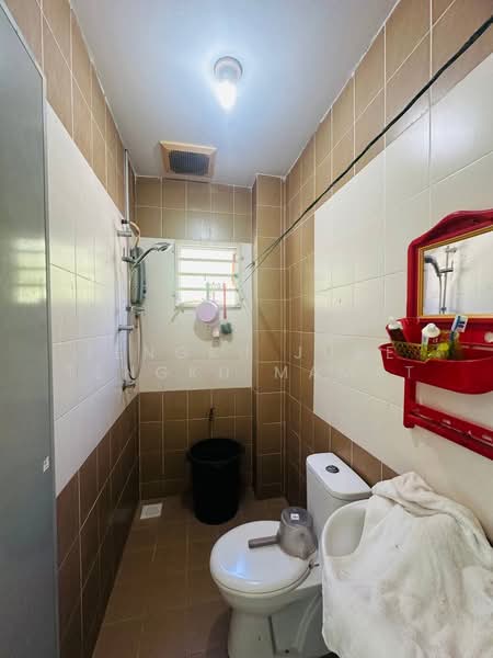 Semi-Detached House for Sale in Sepang (Selangor) - Tengku June Tengku Mamat - Bathroom - PropertyGuru.com.my