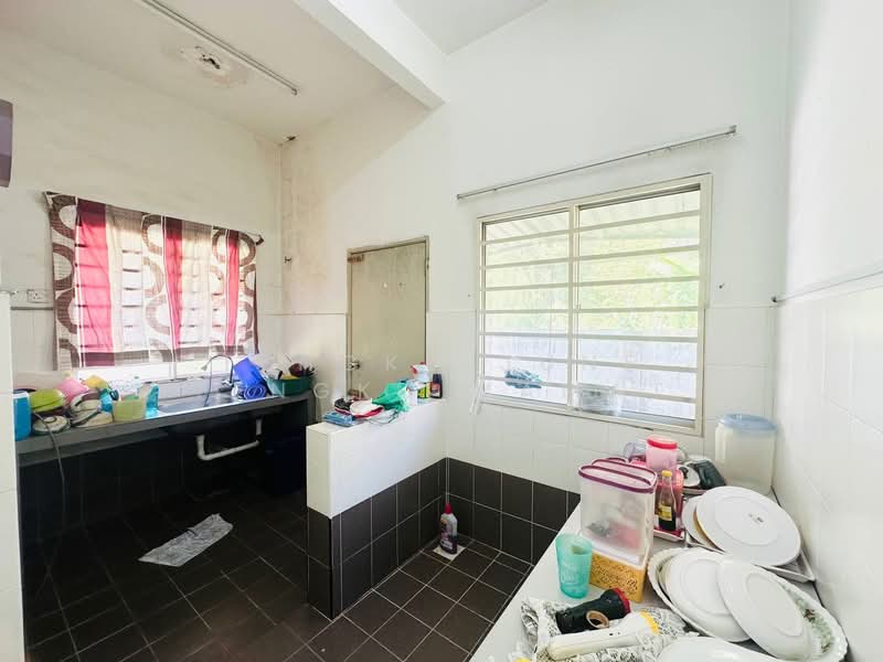 Semi-Detached House for Sale in Sepang (Selangor) - Tengku June Tengku Mamat - Kitchen - PropertyGuru.com.my