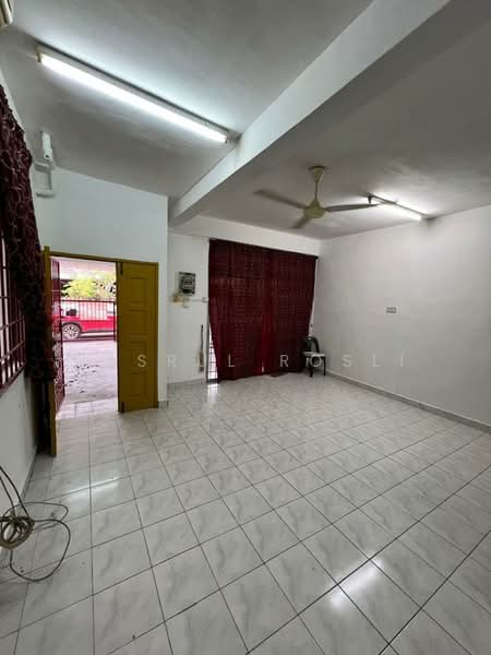Taman Sutera Suria untuk Untuk Dijual - RM 299,000, Feb 2026 - Living Room - PropertyGuru.com.my