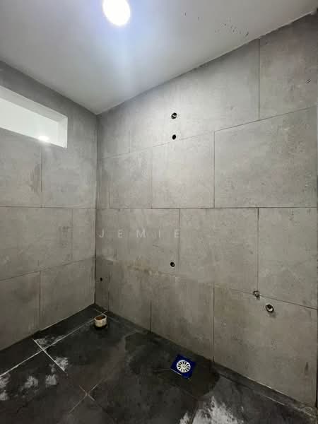 1-storey Terraced House for Sale in Taman Puteri Wangsa (Ulu Tiram) - Jemie . - Bathroom - PropertyGuru.com.my