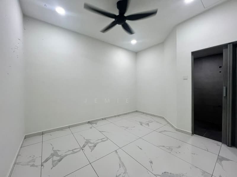 1-storey Terraced House for Sale in Taman Puteri Wangsa (Ulu Tiram) - Jemie . - Interior - PropertyGuru.com.my