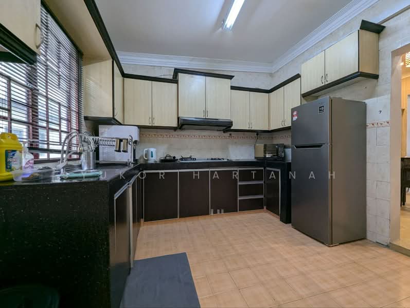 Double Storey Terrace, Jalan Sepah Puteri, Seksyen 5, Kota Damansara untuk Untuk Dijual - RM 1,080,000, Mac 2026 - Kitchen - PropertyGuru.com.my