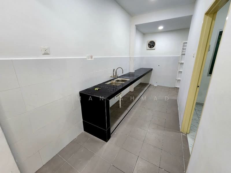 2-storey Terraced House for Sale in Taman Bukit Permai (Kajang) - Azman Ahmad - Kitchen - PropertyGuru.com.my