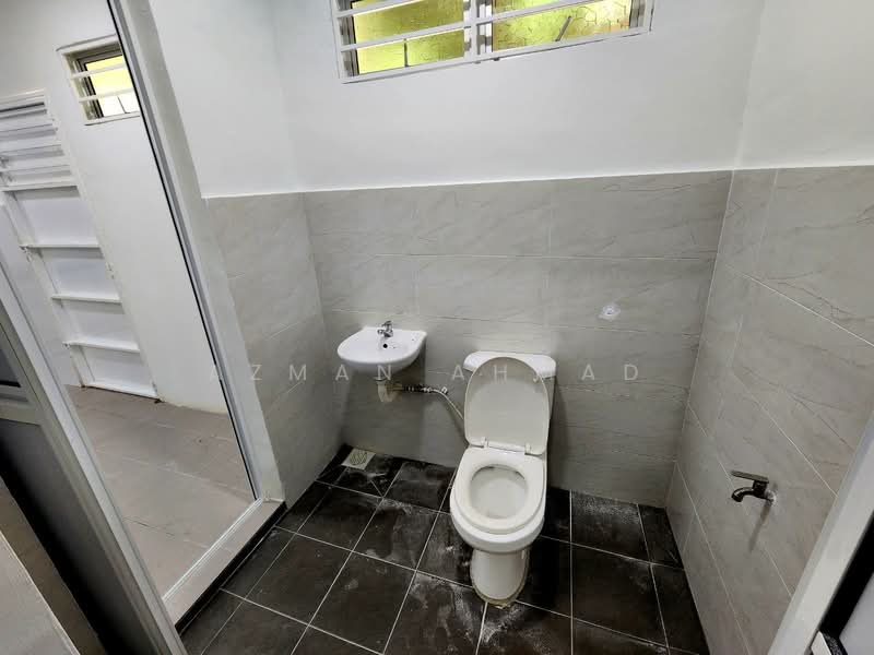 2-storey Terraced House for Sale in Taman Bukit Permai (Kajang) - Azman Ahmad - Bathroom - PropertyGuru.com.my