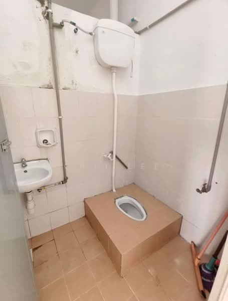 Taman Halaman Indah,Jawi untuk Untuk Dijual - RM 280,000, Apr 2026 - Bathroom - PropertyGuru.com.my