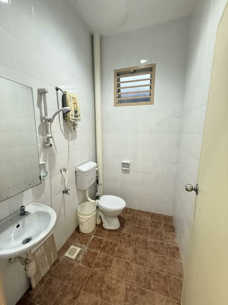 1-storey Terraced House for Rent in Johor Bahru (Johor) - John Pharn - Bathroom - PropertyGuru.com.my
