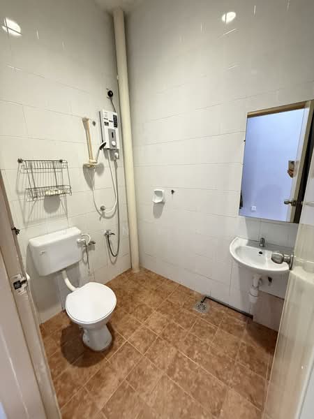 1-storey Terraced House for Rent in Johor Bahru (Johor) - John Pharn - Bathroom - PropertyGuru.com.my