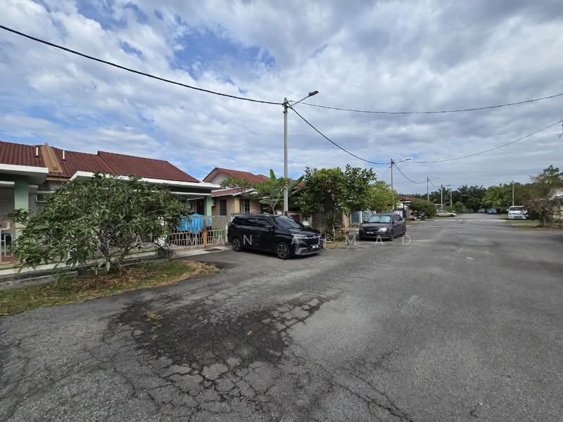 1-storey Terraced House for Sale in Sepang (Selangor) - Azman Ahmad - Exterior - PropertyGuru.com.my