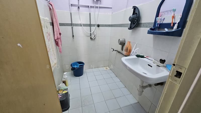 Taman Jati Indah Alor Gajah untuk Untuk Dijual - RM 220,000, Feb 2026 - Bathroom - PropertyGuru.com.my
