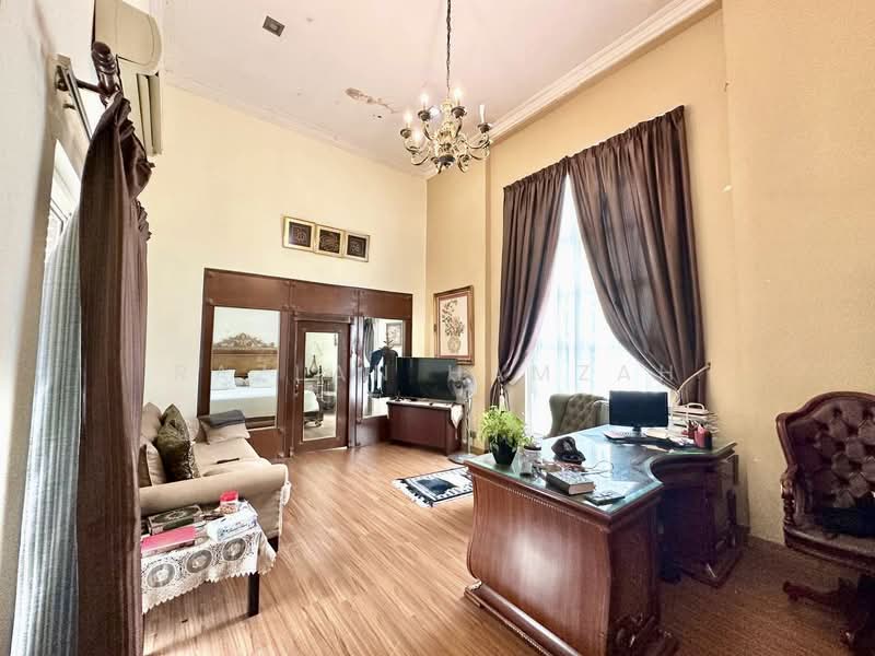 Impian Golf & Country Resort Saujana untuk Untuk Dijual - RM 2,900,000, Apr 2026 - Study - PropertyGuru.com.my