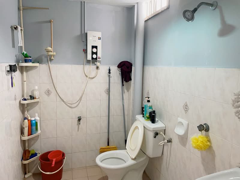 Apartment for Sale at Bayu Puteri 2 - Pei Lu On - Bathroom - PropertyGuru.com.my
