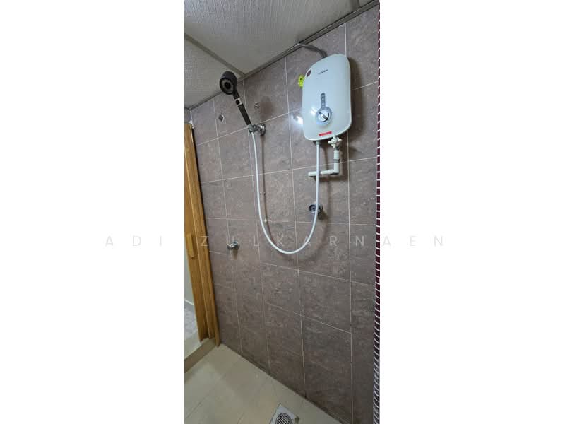 Apartment for Rent at Subang Perdana Goodyear Court 3 - Adi Zulkarnaen - Bathroom - PropertyGuru.com.my