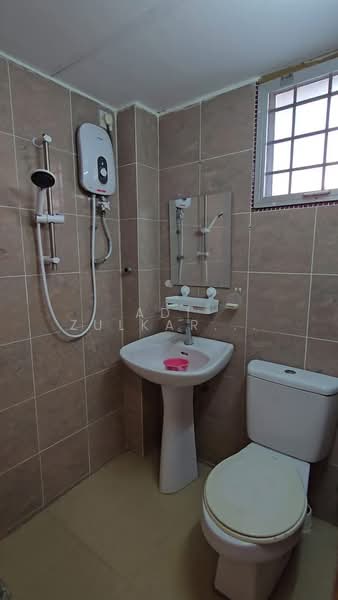 Apartment for Rent at Subang Perdana Goodyear Court 3 - Adi Zulkarnaen - Bathroom - PropertyGuru.com.my