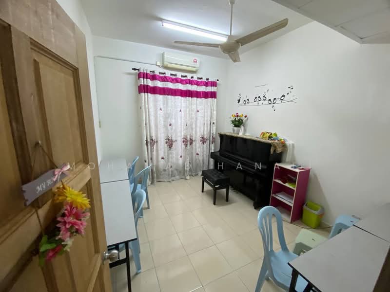 Bungalow for Sale in Taman Malawati Jaya (Kuala Selangor) - Mohamad Hanafi - Study - PropertyGuru.com.my