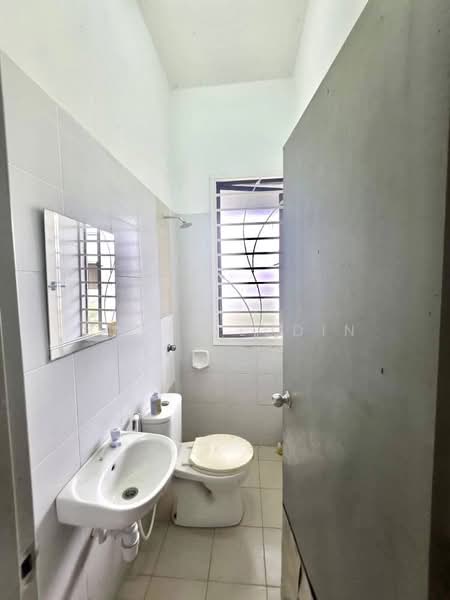 1-storey Terraced House for Rent in Taman Dataran Abadi (Sepang) - Hasif Ludin - Bathroom - PropertyGuru.com.my