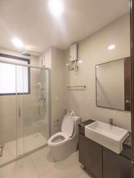 Condominium for Rent at Bay Laurel @ Country Garden Danga Bay - Jacky Ong - Bathroom - PropertyGuru.com.my