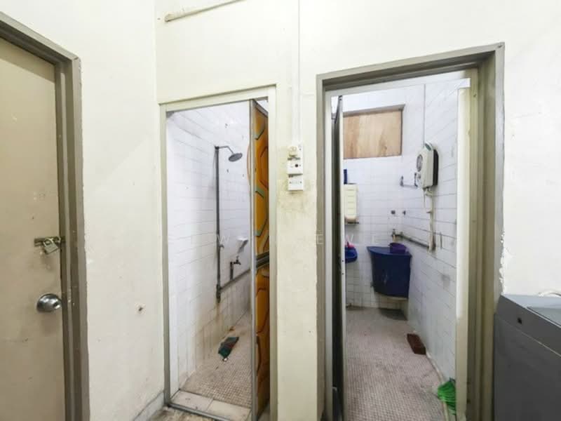 Wisma Hooi Lam untuk Untuk Disewa - RM 800 /bulan, Feb 2026 - Bathroom - PropertyGuru.com.my