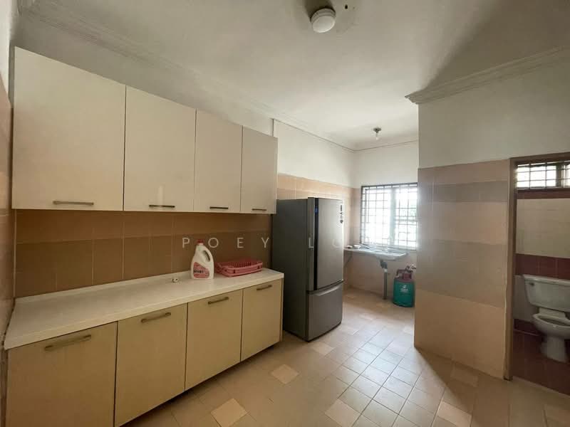 2-storey Terraced House for Rent in Taman Mount Austin (Tebrau) - Poey Loh - Kitchen - PropertyGuru.com.my