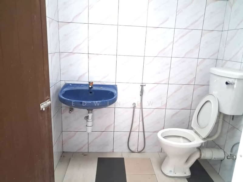 Bungalow for Rent in Taman Cantik (Ayer Itam) - Edwin Ewe - Bathroom - PropertyGuru.com.my