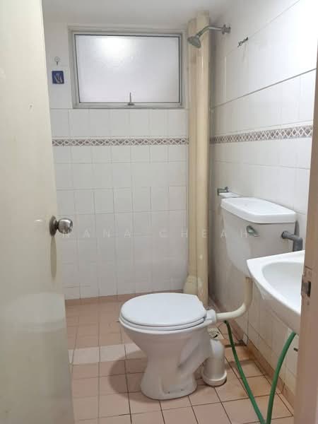 Kenanga Apartments untuk Untuk Disewa - RM 1,300 /bulan, Feb 2026 - Bathroom - PropertyGuru.com.my