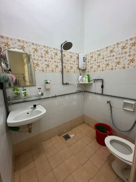 2-storey Terraced House for Sale in Taman Puteri Wangsa (Ulu Tiram) - Katherine Low - Bathroom - PropertyGuru.com.my