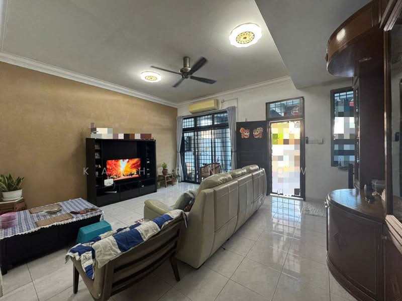 2-storey Terraced House for Sale in Taman Desa Tebrau (Tebrau) - Katherine Low - Living Room - PropertyGuru.com.my