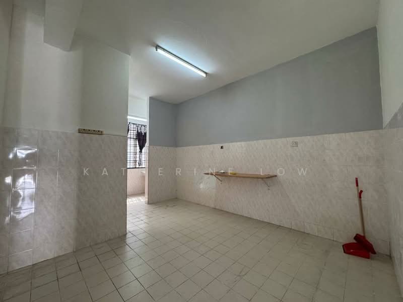 2-storey Terraced House for Sale in Skudai (Johor) - Katherine Low - Kitchen - PropertyGuru.com.my