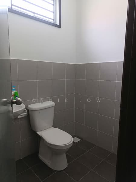 2-storey Terraced House for Sale in Skudai (Johor) - Annie Low - Bathroom - PropertyGuru.com.my