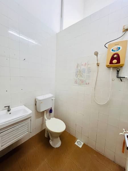 1-storey Terraced House for Sale in Taman Mewah Jaya (Klang) - Rafedah Binti Abdul Aziz - Bathroom - PropertyGuru.com.my