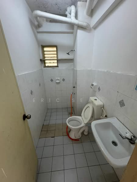 Vista Seri Alam untuk Untuk Disewa - RM 1,200 /bulan, Feb 2026 - Bathroom - PropertyGuru.com.my