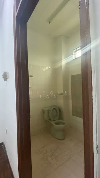 2-storey Terraced House for Sale in Taman Bukit Mewah (Tampoi) - Nicole Tan - Bathroom - PropertyGuru.com.my