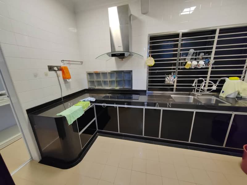 2-storey Terraced House for Sale in Taman Bukit Mewah (Tampoi) - Nicole Tan - Kitchen - PropertyGuru.com.my