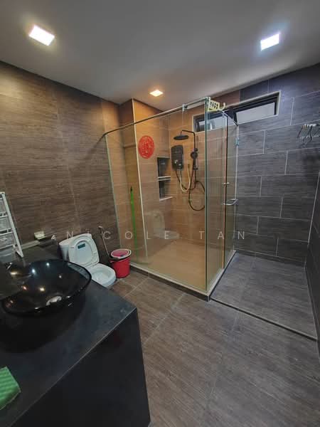 2-storey Terraced House for Sale in Taman Bukit Mewah (Tampoi) - Nicole Tan - Bathroom - PropertyGuru.com.my