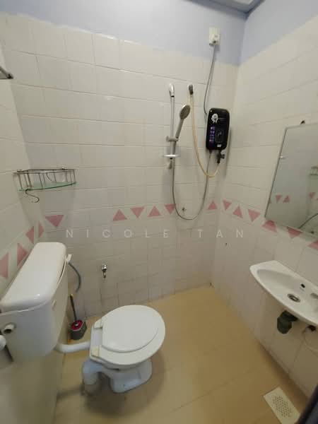 2-storey Terraced House for Sale in Taman Bukit Mewah (Tampoi) - Nicole Tan - Bathroom - PropertyGuru.com.my