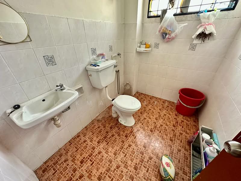 2-storey Terraced House for Sale in Semenyih (Selangor) - Lukman Hakim - Bathroom - PropertyGuru.com.my