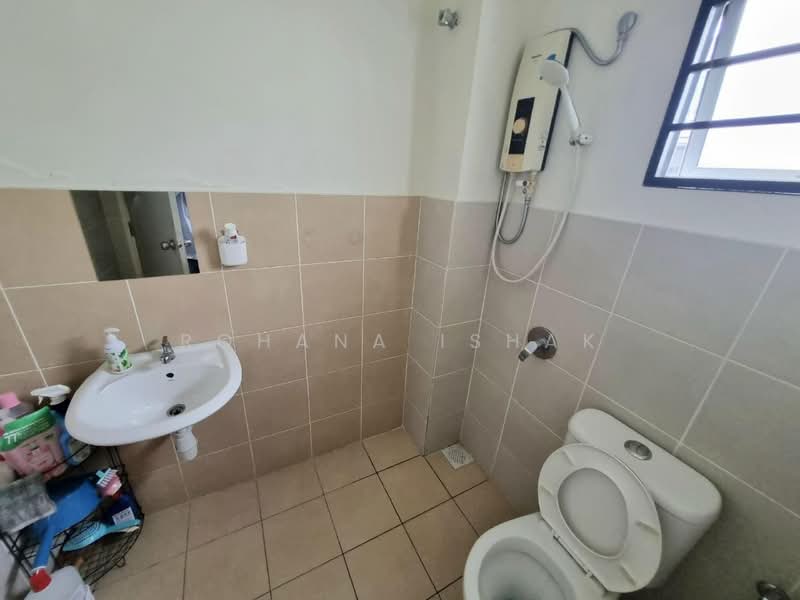 2-storey Terraced House for Sale in Puncak Alam (Selangor) - Rohana Ishak - Bathroom - PropertyGuru.com.my