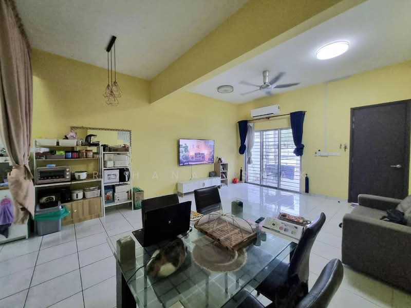 2-storey Terraced House for Sale in Puncak Alam (Selangor) - Rohana Ishak - Living Room - PropertyGuru.com.my
