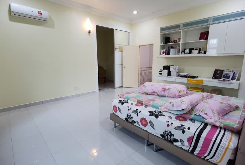 2-storey Terraced House for Sale in Taman Bukit Mewah (Tampoi) - Nicole Tan - Bedroom - PropertyGuru.com.my