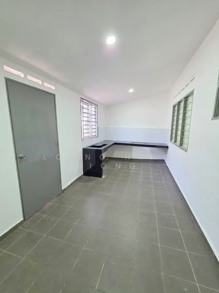 1-storey Terraced House for Sale in Taman Puteri Wangsa (Ulu Tiram) - Loong Hing Liong - Kitchen - PropertyGuru.com.my