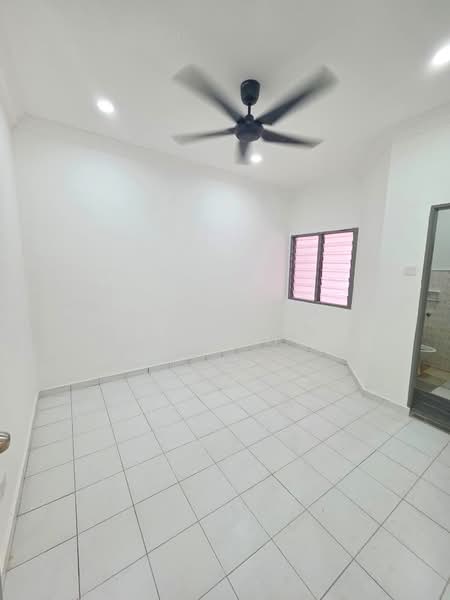 1-storey Terraced House for Sale in Taman Puteri Wangsa (Ulu Tiram) - Loong Hing Liong - Interior - PropertyGuru.com.my