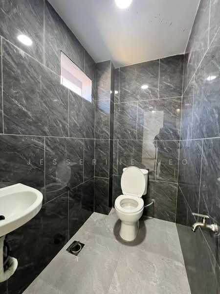 2-storey Terraced House for Sale in Taman Bukit Kempas (Tampoi) - Jesserine Neo - Bathroom - PropertyGuru.com.my