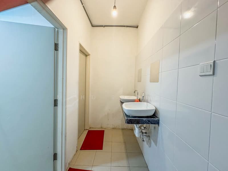 Eco Sanctuary untuk Untuk Disewa - RM 3,800 /bulan, Feb 2026 - Bathroom - PropertyGuru.com.my