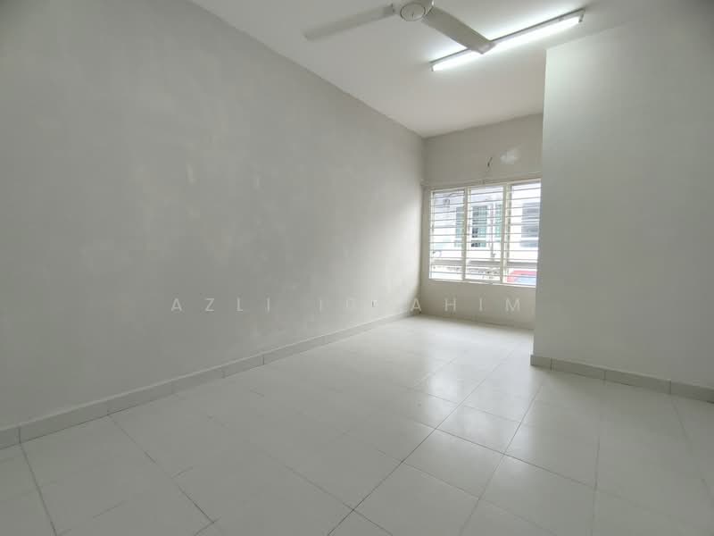 2-storey Terraced House for Sale in Taman Dato Demang (Seri Kembangan) - Azli Ibrahim - Interior - PropertyGuru.com.my