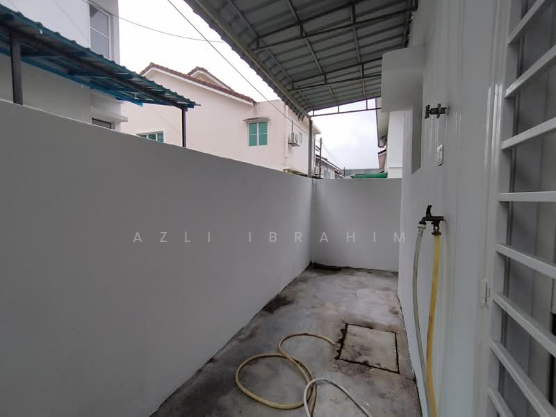 2-storey Terraced House for Sale in Taman Dato Demang (Seri Kembangan) - Azli Ibrahim - Exterior - PropertyGuru.com.my