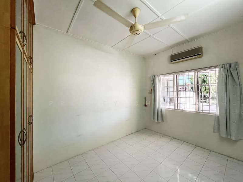 1-storey Terraced House for Sale in Bandar Baru Kampar (Kampar) - Presley Chong - Master Bedroom - PropertyGuru.com.my