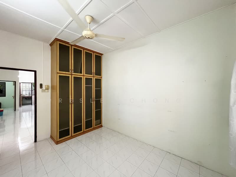 1-storey Terraced House for Sale in Bandar Baru Kampar (Kampar) - Presley Chong - Master Bedroom - PropertyGuru.com.my