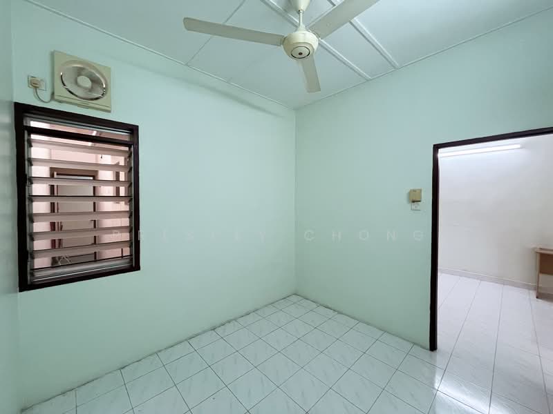 1-storey Terraced House for Sale in Bandar Baru Kampar (Kampar) - Presley Chong - Bedroom 2 - PropertyGuru.com.my