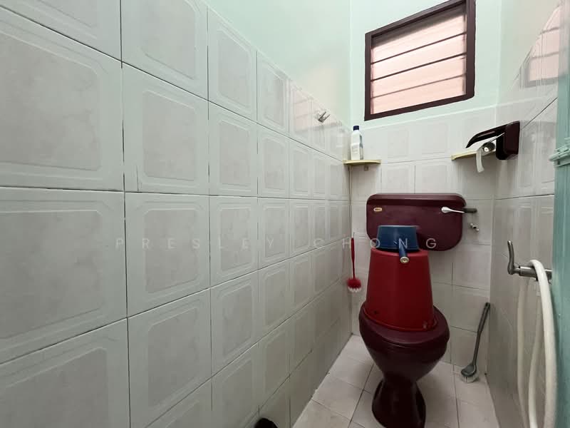1-storey Terraced House for Sale in Bandar Baru Kampar (Kampar) - Presley Chong - Bathroom 1 - PropertyGuru.com.my