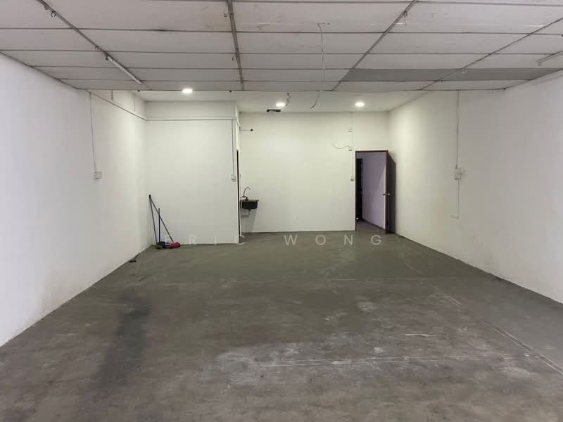Shop for Sale in Pekan Nanas (Johor) - Eric Wong - Interior - PropertyGuru.com.my