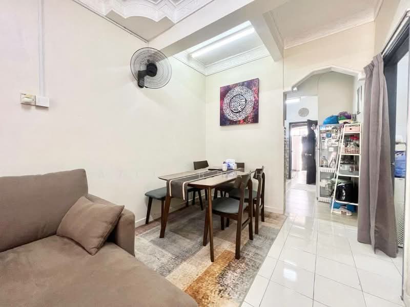 2-storey Terraced House for Sale in Bandar Rinching Seksyen 6 (Semenyih) - Azli Ibrahim - Living Room - PropertyGuru.com.my